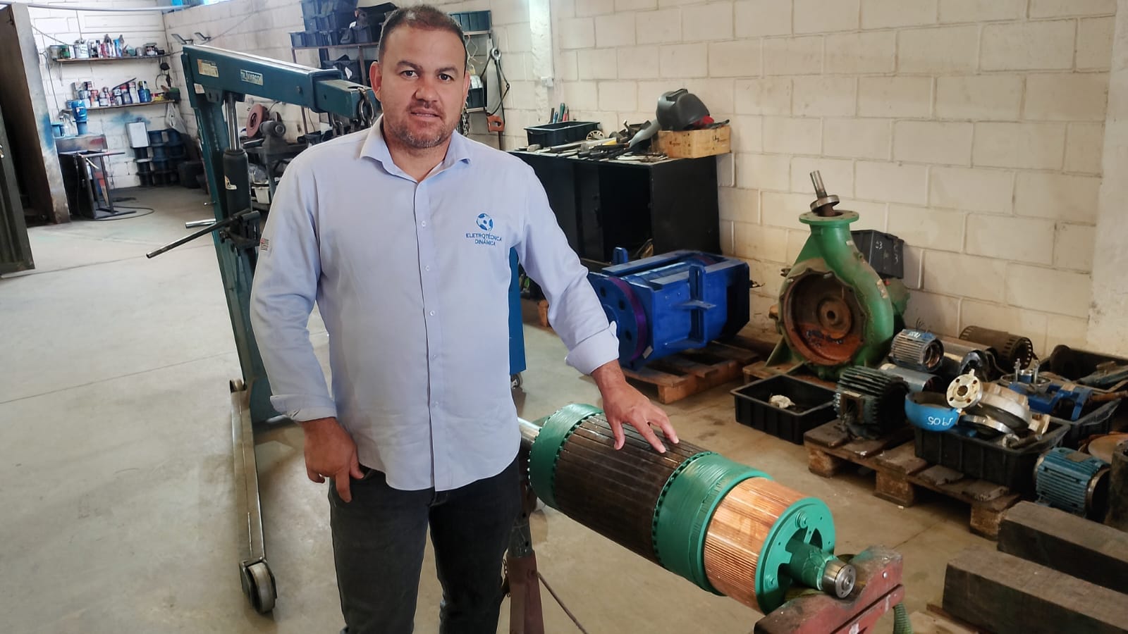 Equipe da Eletrotécnica Dinâmica em oficina